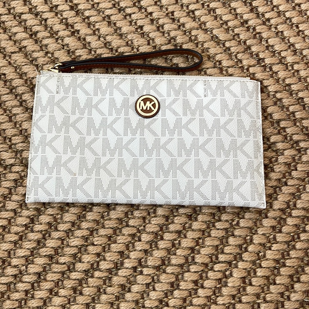 Michael Kors wristlet